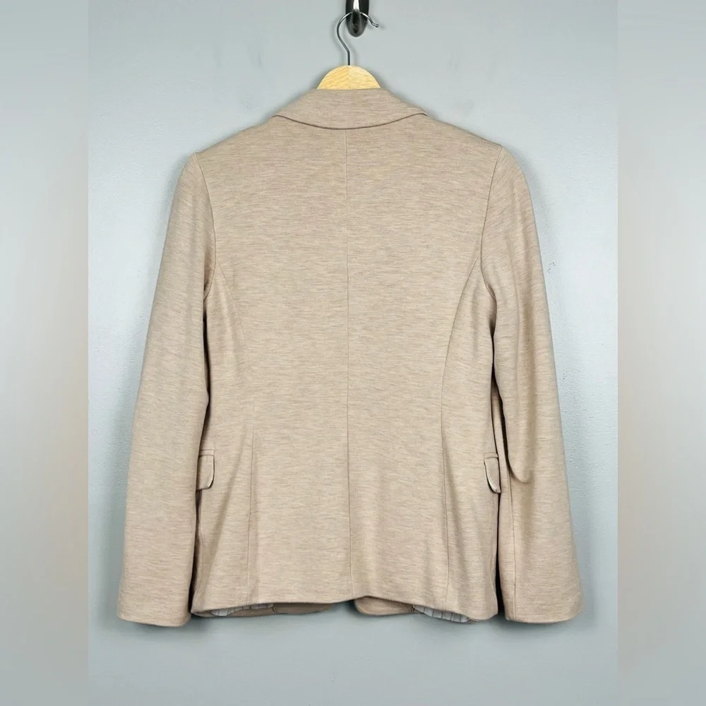 Chico’s oatmeal color knit lined lightweight blazer, size 0 = 4/6.